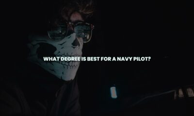 What degree is best for a navy pilot?